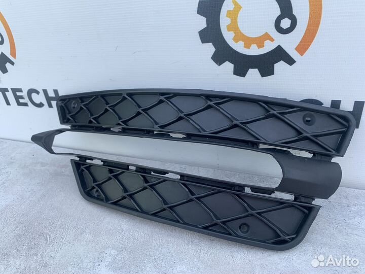 Решетка переднего бампера Mercedes A2048851353