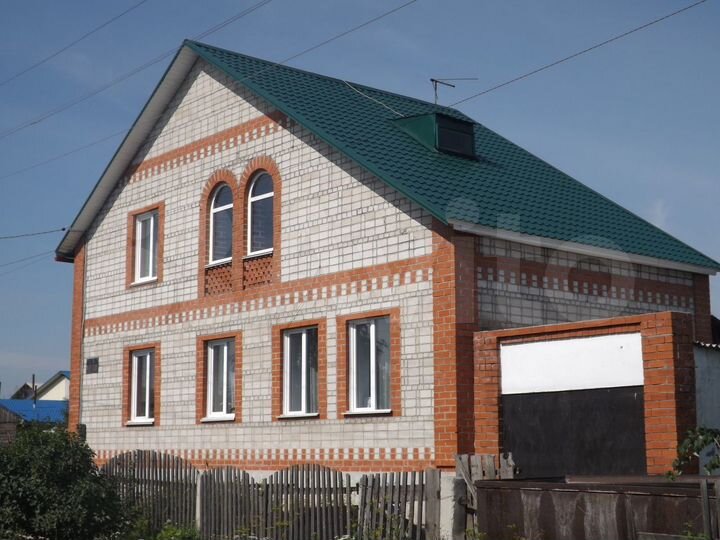 Коттедж 178 м² на участке 10 сот.