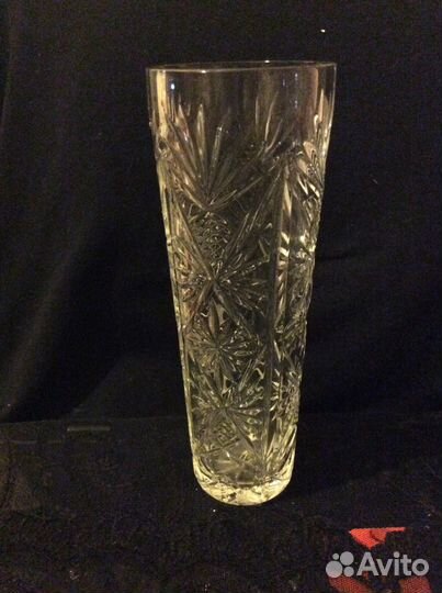 Вазы хрустальные и стеклянная