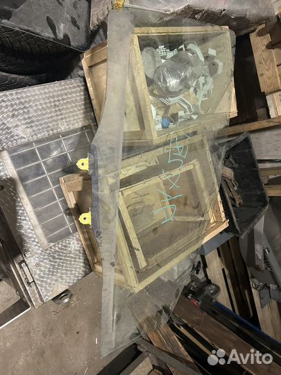 Стекло передней правой двери,стело задний двери