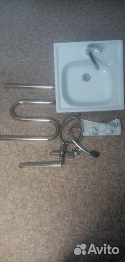 Смеситель, раковина, полотенцесушитель