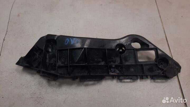 Кронштейн переднего бампера левый Toyota RAV4