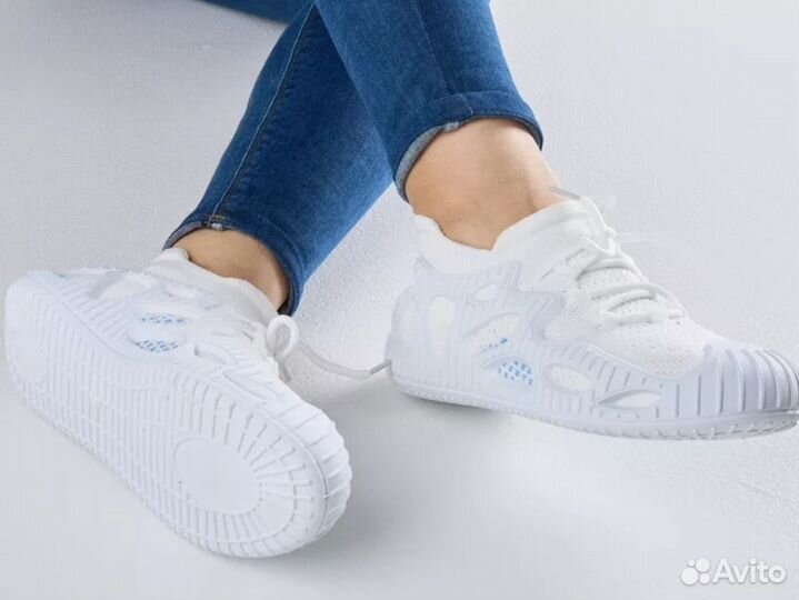 Кроссовки женские