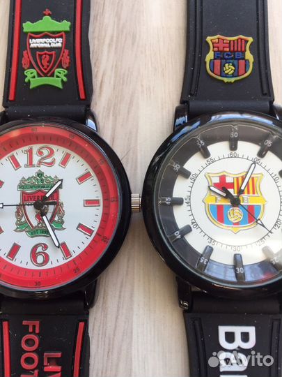 С футбольной символикой часы
