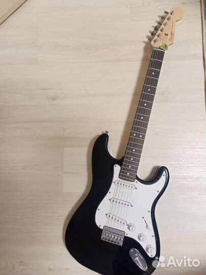 Электрогитара Fender squier strat (обмен на бас)