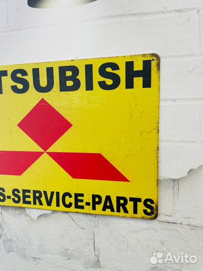 Декор на стену Mitsubish