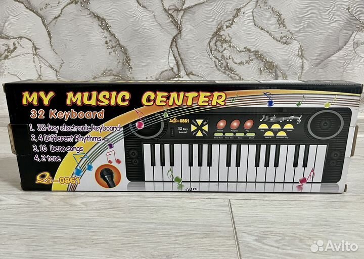 Детская игрушка синтезатор