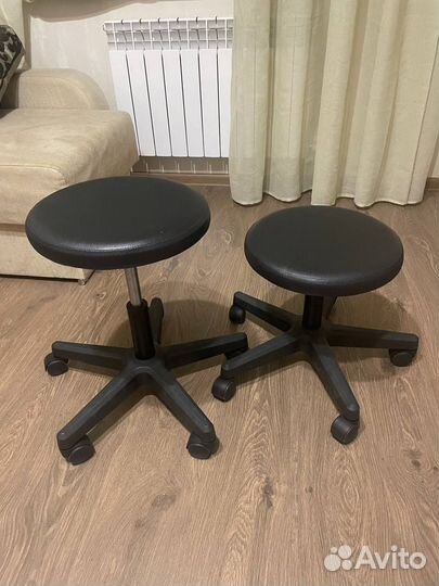 Стул мастера на колесиках