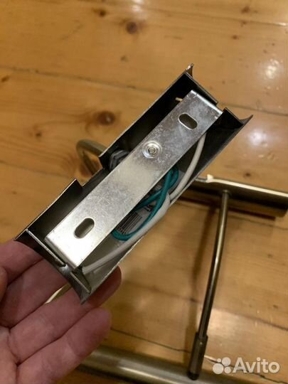 Светильник-бра направленного света