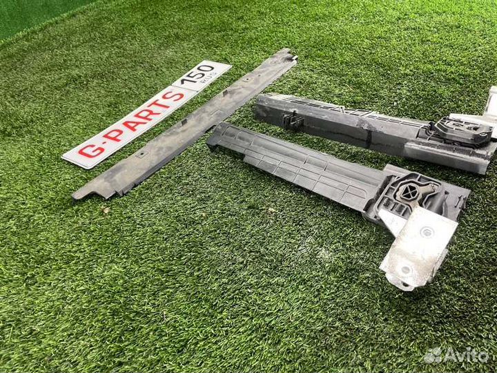 Пластик кассеты радиаторов Bmw 1 F20 N13B16 2012