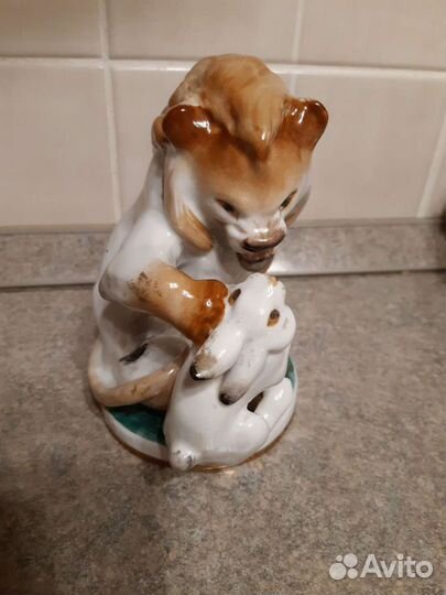 Фарфоровая статуэтка 