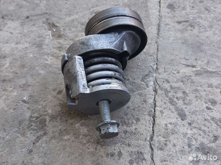 Натяжитель ремня VW Golf 6