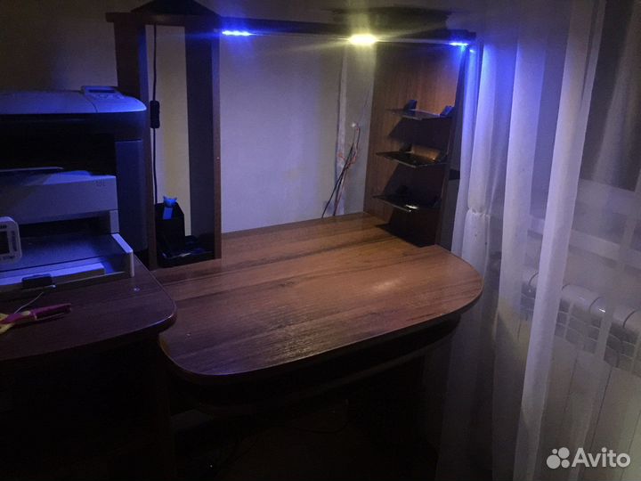 Компьютерный стол с подсветкой