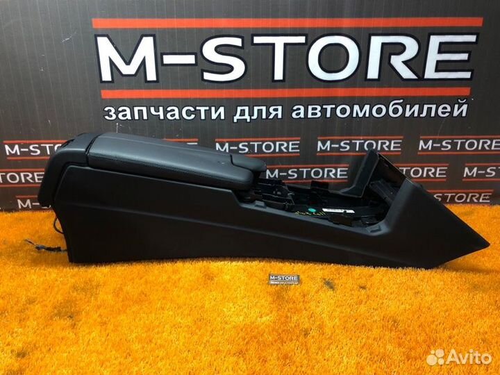 Консоль между сидений Mercedes-Benz E-Class W212