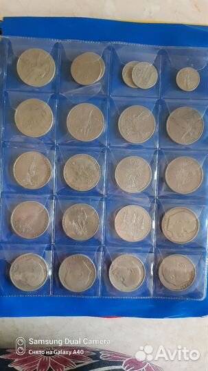 Значки и монеты