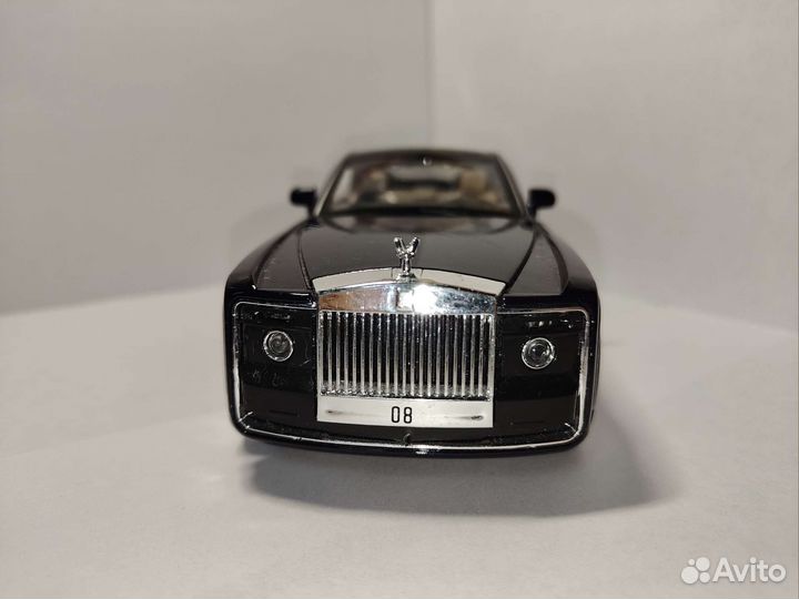 Rolls-Royce Phantom 1:24