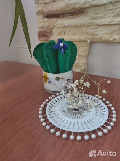 Игольница из эпоксидной смолы,кактус сшит из фетра