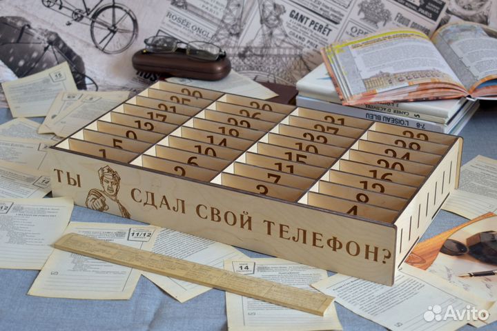 Подставка (органайзер) из дерева для телефонов