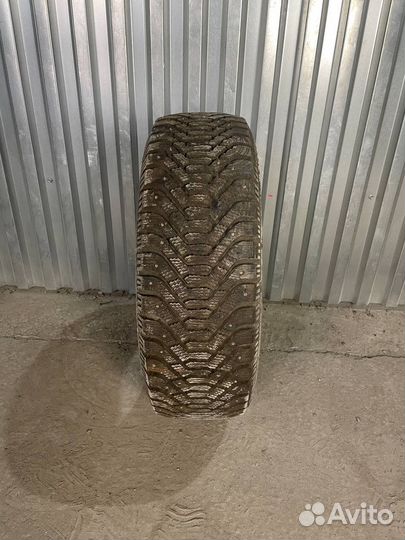 Goodyear UltraGrip 500 215/65 R16 98T