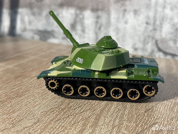 Игрушечный танк
