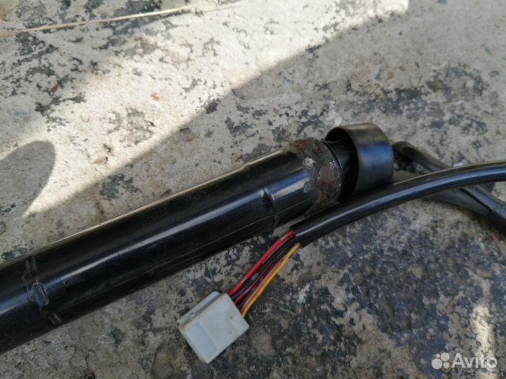 Амортизатор багажника RAV-4 CA40