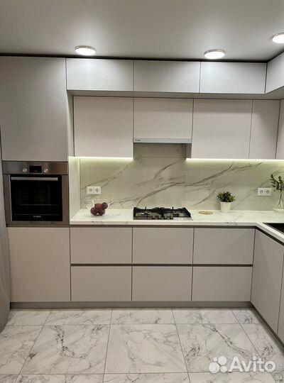 Кухня до потолка на заказ