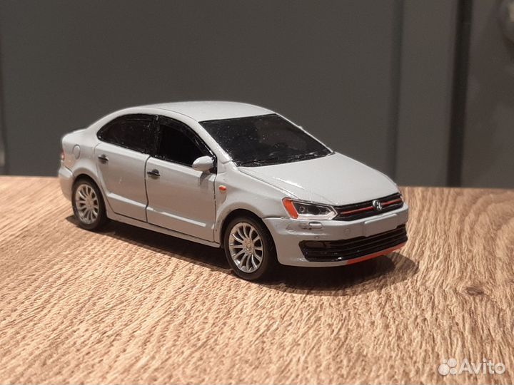 Volkswagen Polo модель 1:36