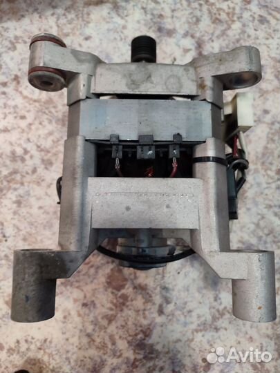 Двигататель стиральной машины