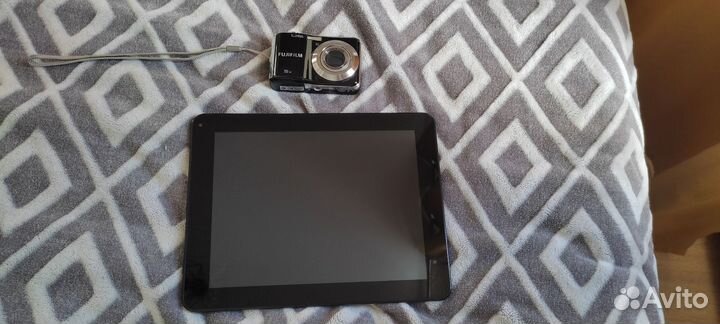 Планшет и фотоаппарат