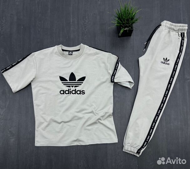 Весенний спортивный костюм Adidas