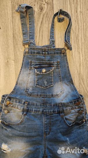 Джинсовый комбинезон 32 размер