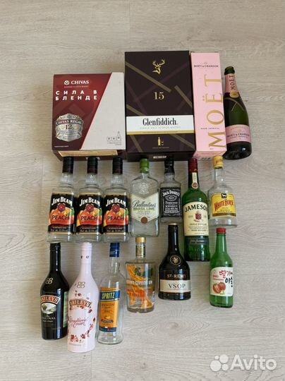 Пустые бутылки из под алкоголя