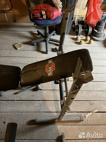 Штанга с блинами, скамья