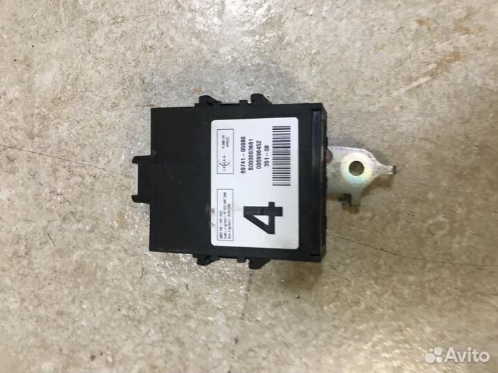 Блок управления дверями Toyota Avensis T270 ZRT271