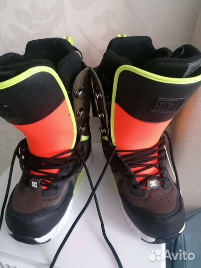 Сноубордические ботинки р. 41-42, новые