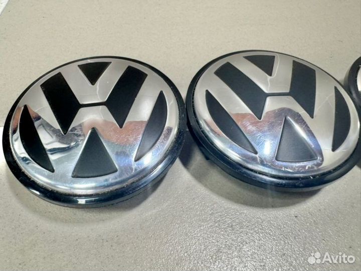 Заглушка колесного диска Volkswagen Passat CC 2010