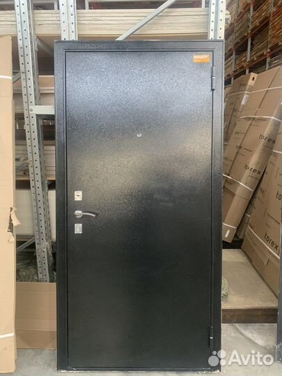 Металлическая дверь Бульдорс 960/2050 правая