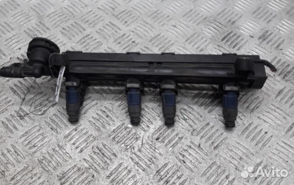 Форсунка Volkswagen Golf 4 2.0 06A906031C