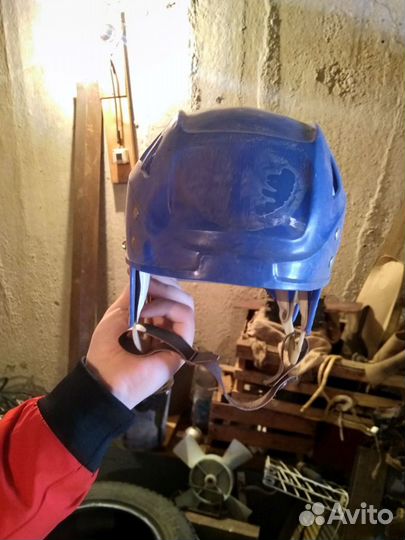 Каска для хоккеиста