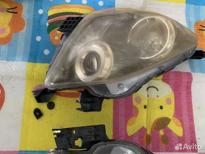 Фары Toyota Ractis