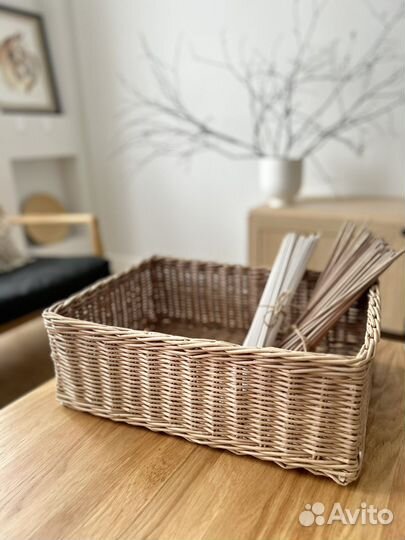 Корзина плетеная из бумажной лозы
