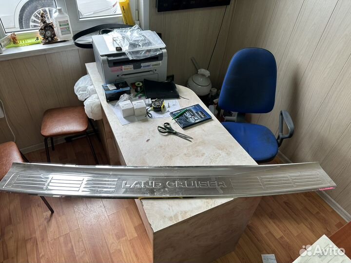 Накладка на задний бампер land cruiser 200