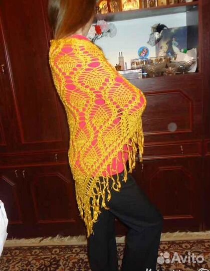 Новая вязаная шаль ручной работы