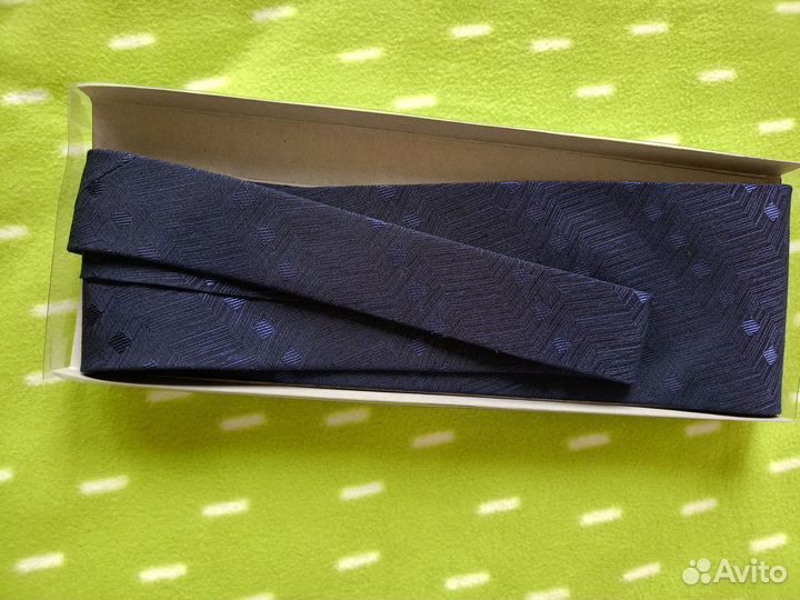 Галстук новый Hugo Boss