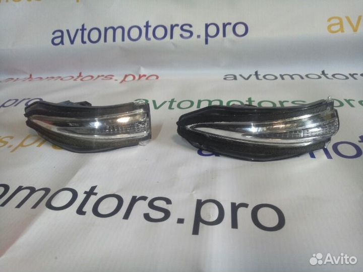 Повторитель поворота в зеркало левый Toyota Rav4