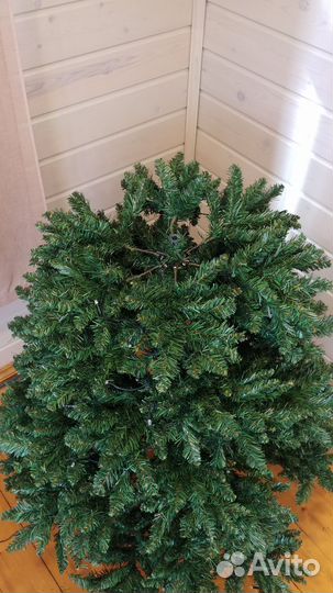Ель искусcтвенная с гирляндами