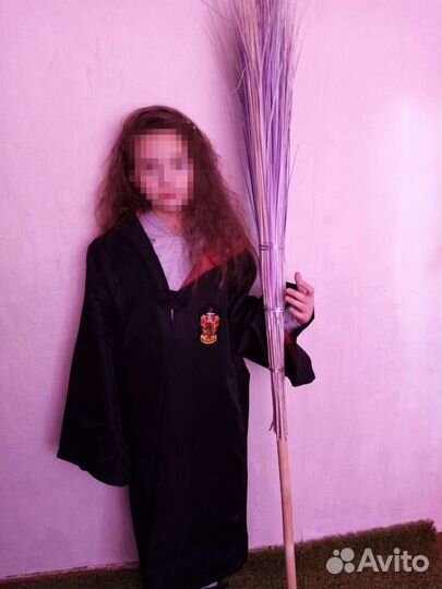 Метла, мантия