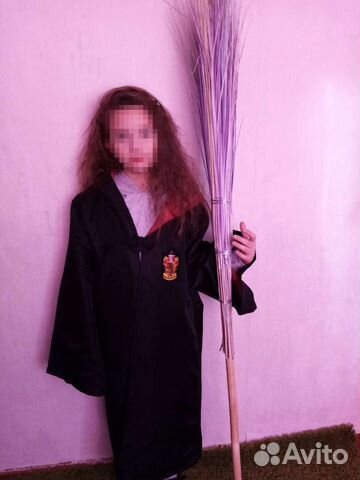 Метла, мантия