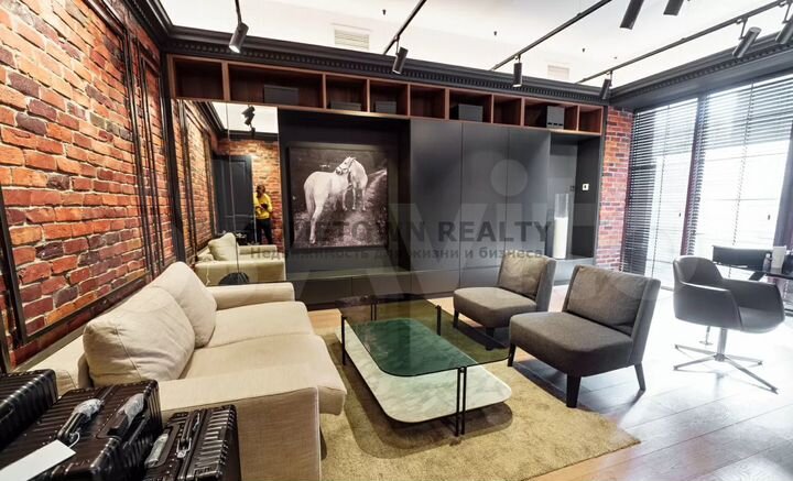 2-х этажное здание с Арендатором - 798.7 м²