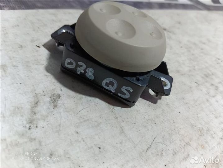 Кнопка регулировки сиденья передняя правая Audi Q5